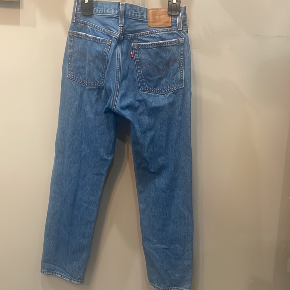 Levi’s wedgie straight. High waisted straight leg. Cropped. Like new condition. - Picture 7 of 8